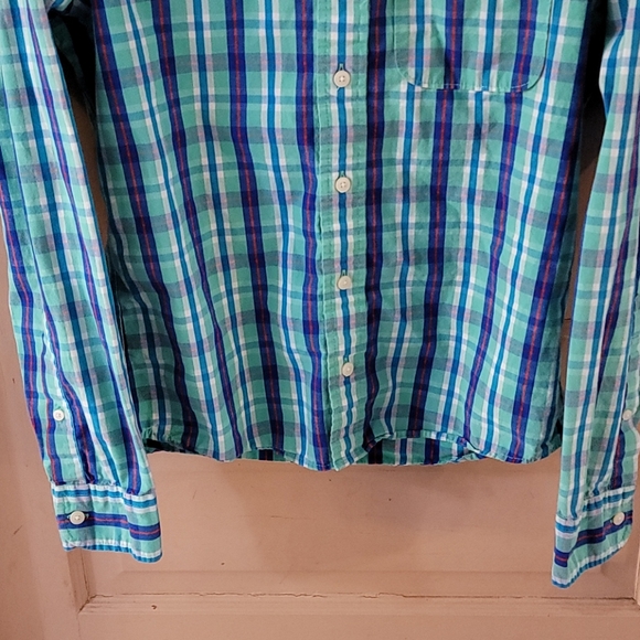 Hollister 100% cotton Button Down Size Medium - Picture 2 of 9